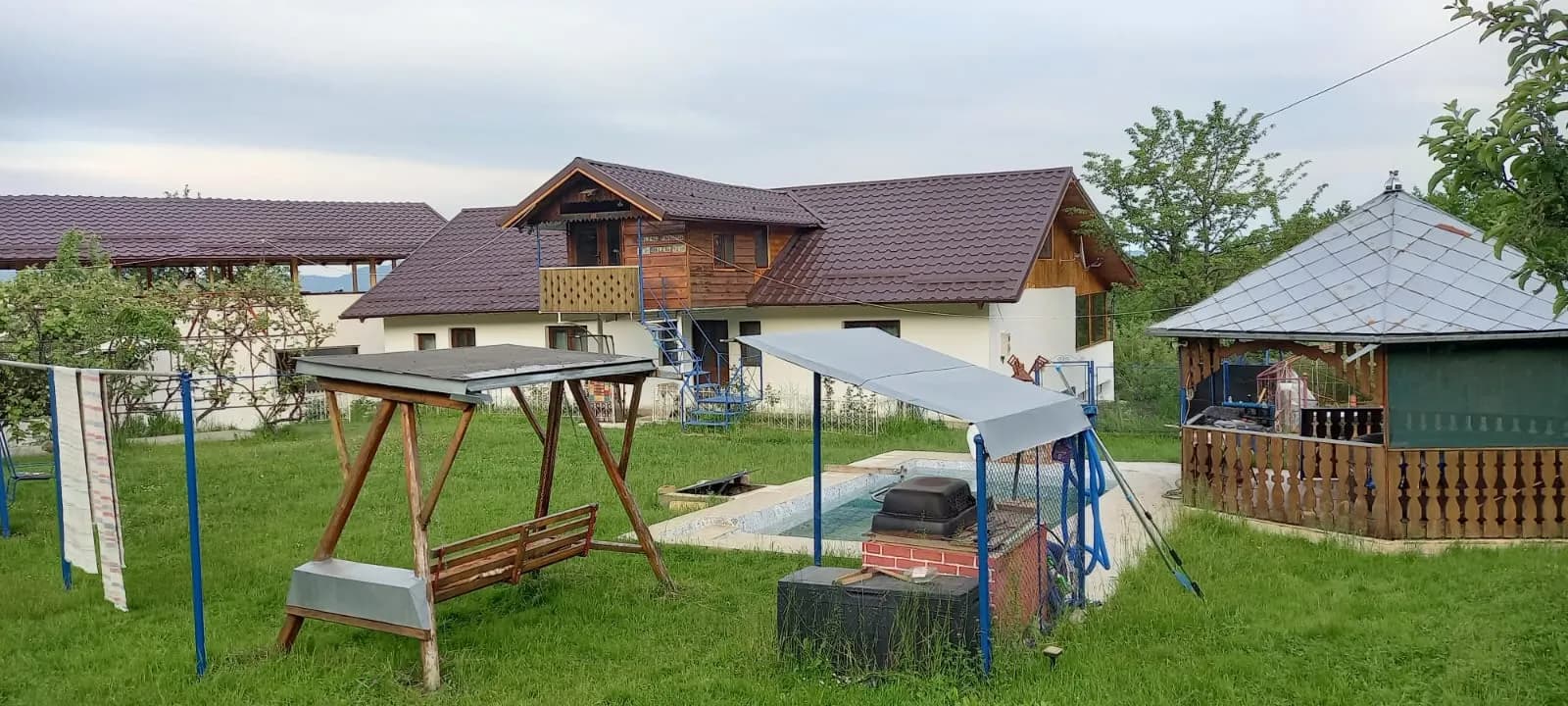 Acoperiș în Patru Ape